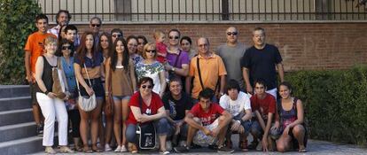 Padres y alumnos movilizados en el instituto Mariana Pineda.