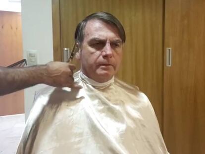 Bolsonaro, que fez uma transmissão ao vivo no Facebook enquanto cortava o cabelo. 