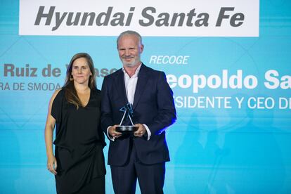 La directora de 'S Moda', Sofía Ruiz de Velasco, junto a Leopoldo Satrustegui, presidente y CEO de Hyundai Motor España.