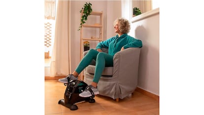 Pedales estáticos sobre fondo blanco.