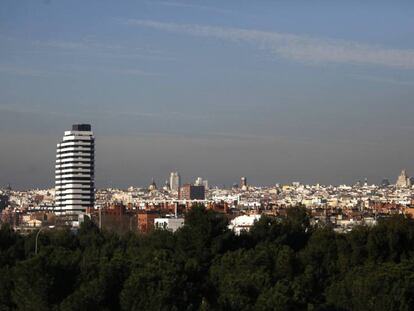 La contaminación de Madrid, desde el Parque Lineal del Manzanares en Villaverde