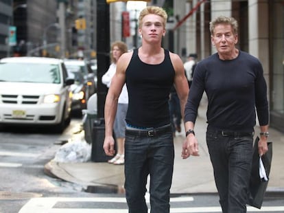 Nick Gruber y Calvin Klein por las calles de Nueva York en 2010.