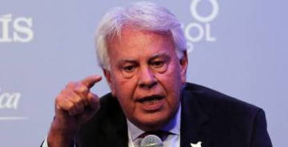 Former PM Felipe González criticized Sánchez in a radio interview.