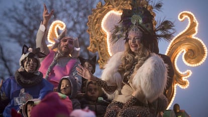 La carroza de la diversidad, en la Cabalgata de los Reyes Magos en Puente de Vallecas.