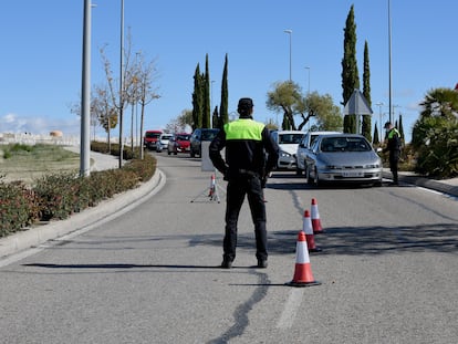 Un control de policía en Majadahonda en plena pandemia, octubre de 2020.