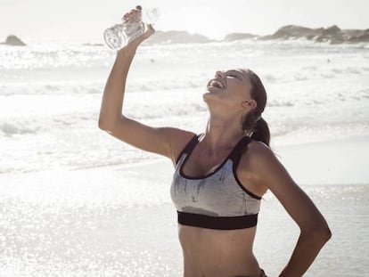 Seis señales de que su cuerpo le pide más agua (aunque no tenga sed)