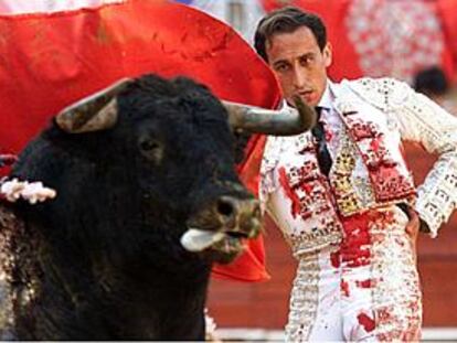 Francisco Barroso con el tercer toro.
