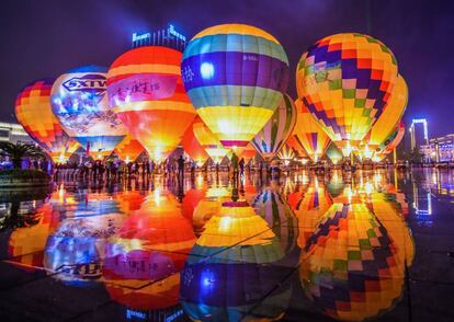 Globos aerostáticos durante la Conferencia de Deportes al Aire Libre de 2018 en Xingyi, en la provincia de Guizhou (China).