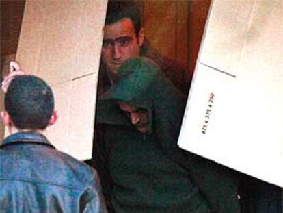 Félix Ignacio Esparza Luri, ayer, durante su detención en Francia.
