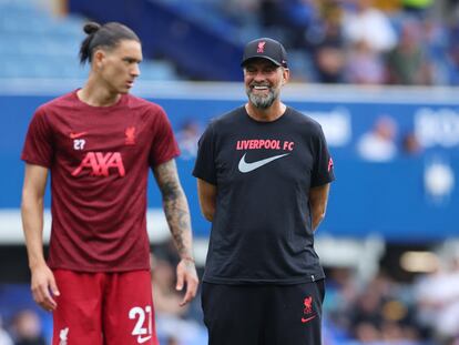 Klopp habla con Darwin Núñez en Goodison Park.