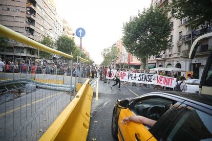 Manifestación de vecinos del Paral·lel contra la reforma de la avenida