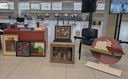 Maquetas de obras de Gerardo Rueda desplegadas en la sala de la Audiencia de Valencia por el hijo adoptivo y acusado, José Luis Rueda.