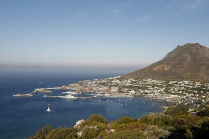 Simonstown, Ciudad del Cabo. Los buques sudafricanos se colocan cerca de la costa para proteger el país de posibles ataques marítimos durante la Copa Mundial.