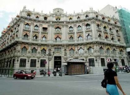 Antigua sede del Banco Santander, en la plaza de Canalejas, en el centro de Madrid.