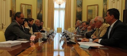 Reunión de representantes del Ministerio de Educación con portavoces de los consejos sociales.