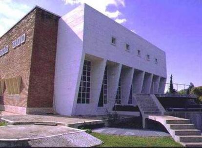 Estación depuradora. En Jerez (Cádiz) el inventario destaca esta estación depuradora obra de Juan Delgado y Aníbal González en 1965-1967.