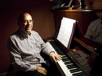 Rafel Planas, con su piano.