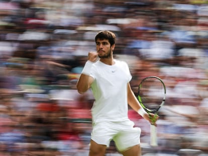 Carlos Alcaraz durante la final de Wimbledon ante Novak Djokovic, este domingo.