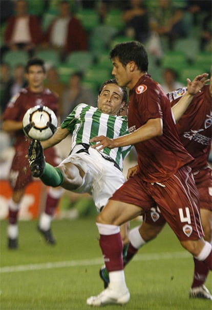 El Betis gana al Castellón, colista, y se afianza en los puestos de regreso a Primera