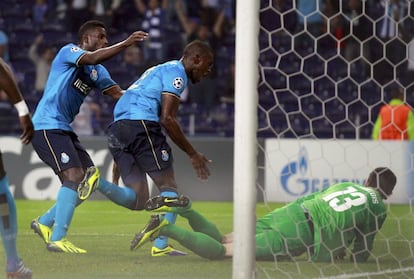 Jackson Martínez celebra el 1 a 0 con Courtois batido.