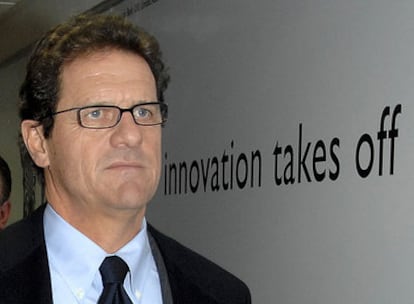 Fabio Capello en el aeropuesto de Heathrow, Londres.