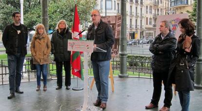 Joseba Egibar participa en un acto político en el Boulevard de San Sebastián.