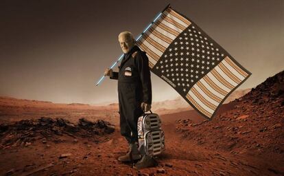 El astronauta Buzz Aldrin, en la campaña de su colección 'Misión a Marte', diseñada con la firma Sprayground.