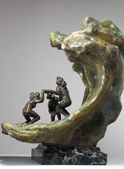 <i>La vague</i> (<i>La ola</i>), de 1897. Mármol-ónice y bronce sobre pedestal de mármol. Musée Rodin, París