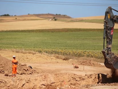 Obras en el municipio de Villar de Cañas (Cuenca), el pasado julio.