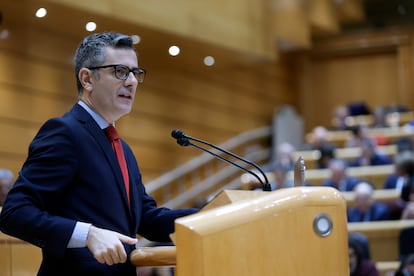 El ministro de la Presidencia, Félix Bolaños, interviene en el pleno del Congreso, reunido excepcionalmente en el Senado.