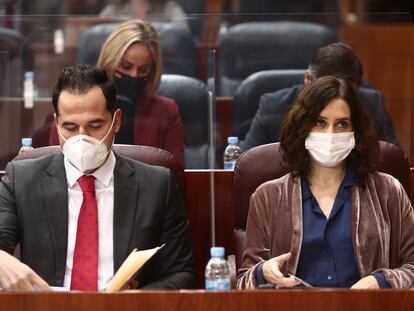 Ignacio Aguado e Isabel Díaz Ayuso, durante una sesión extraordinaria en la Asamblea de Madrid del pasado 21 de enero.