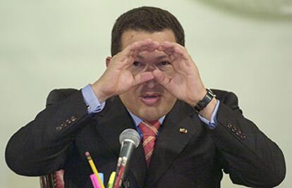 El presidente venezolano, Hugo Chávez, durante una conferencia de prensa en el palacio de Miraflores en Caracas.

 / AP