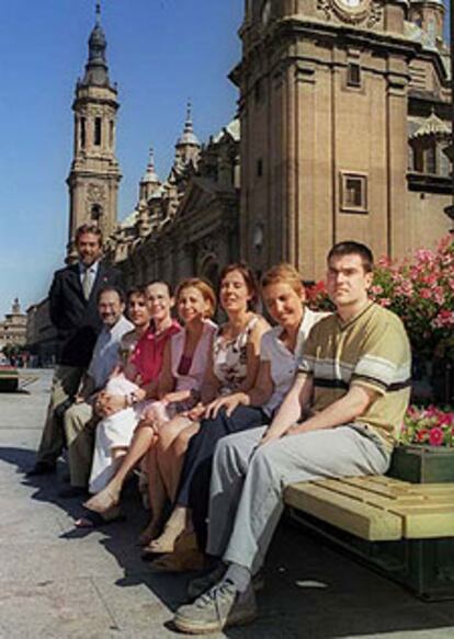 El equipo de la <i>web</i> de Zaragoza, con su alcalde, Juan Alberto Belloch.