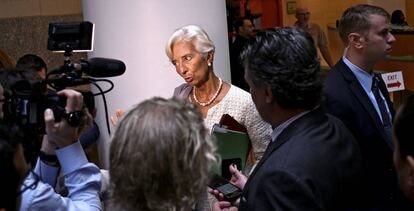 La directora gerente del FMI, Chistine Lagarde, hablando con la prensa