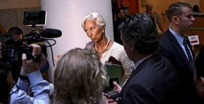 La directora gerente del FMI, Chistine Lagarde, hablando con la prensa