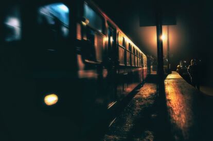 Alishan es una de las zonas paisajísticas más populares de Taiwán. Naturaleza y panorámicas espectaculares aguardan en esta región montañosa cuya red de ferrocarril (en la foto, la estación de Alishan) se encuentra entre las más elevadas del planeta. La mayoría de los viajeros que la visitan suben al tren antes del amanecer para acentuar la experiencia.