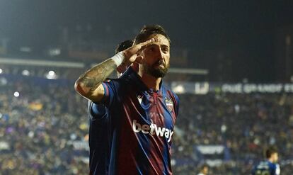 Morales celebra su gol al Madrid.