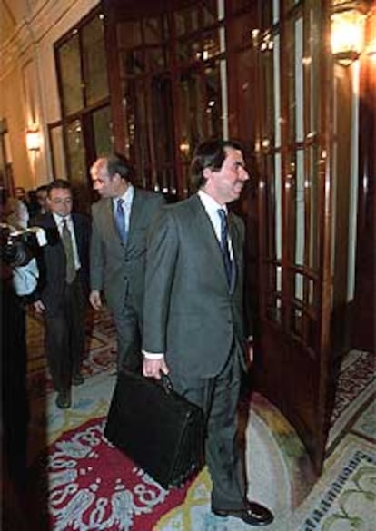 José María Aznar, a su salida ayer del pleno del Congreso.