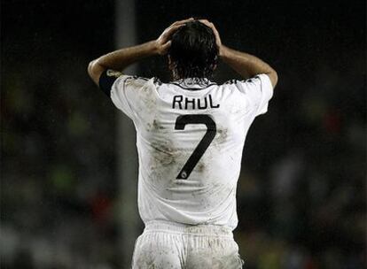 Raúl, durante el partido ante el Barcelona