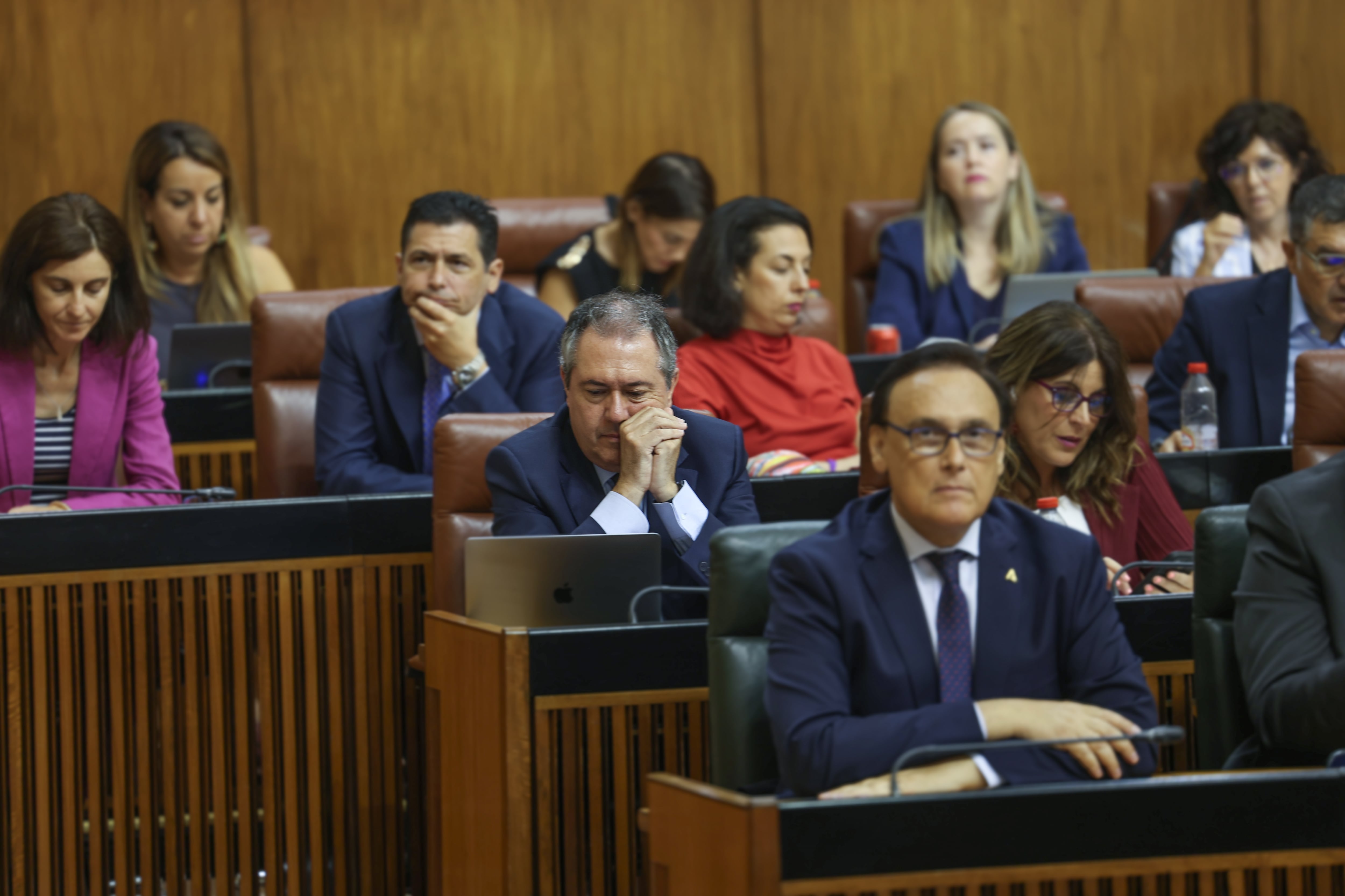 El PSOE registra cuatro querellas contra 11 dirigentes del PP y Vox por acusarlo de robar en los ERE