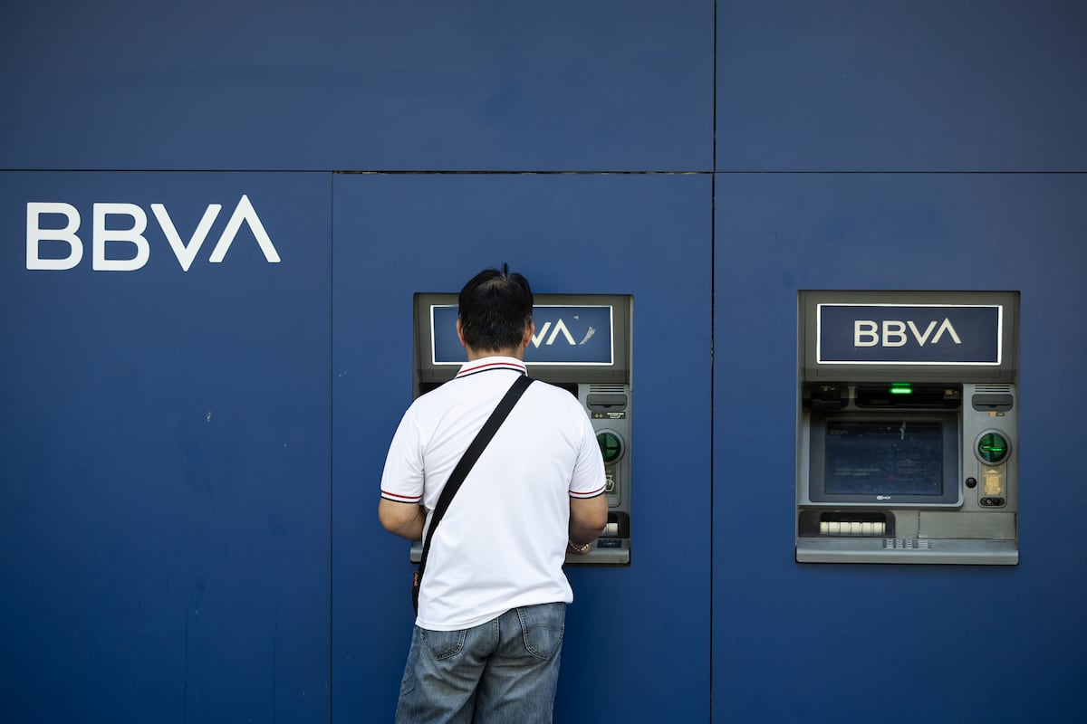La CNMV da luz verde a la opa del BBVA sobre el Sabadell y abre paso a la decisión final de los accionistas