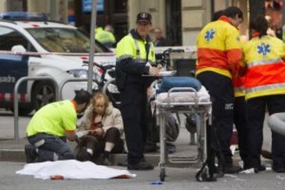 Un taxi embestido por un Audi  a un grupo de peatones en Barcelona el pasado 23 de marzo.