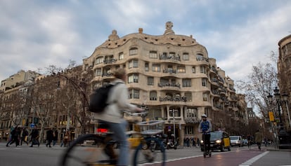 Fachada principal de La Pedrera de Gaudí en Barcelona.