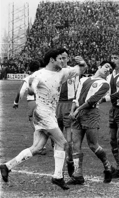 José Luis da un puñetazo a Riera, en 1969.