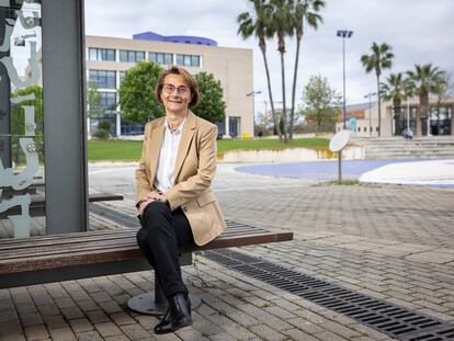 Eva Alcón, rectora de la UJI, en el ágora del campus de Castellón.