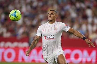 Diego Carlos, en su último partido como sevillista ante el Athletic el pasado domingo.