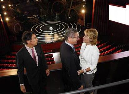 Ignacio González, Alberto Ruiz-Gallardón y Esperanza Aguirre, durante la visita a las instalaciones.