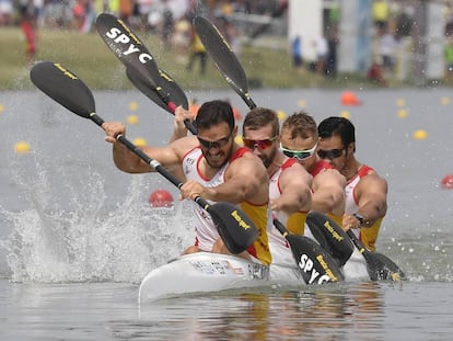 Craviotto, por delante de Arévalo, Cooper y Germade, en la final del K4-500 de este domingo en Szeged.