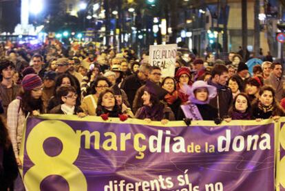 La cabecera de la manifestación celebrada ayer por la tarde en Alicante.