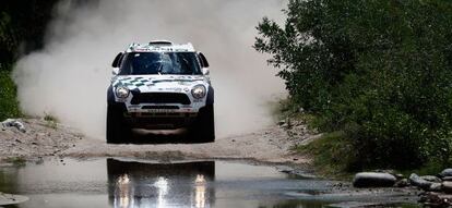 Hirvonen, con su Mini, durante la 12ª etapa